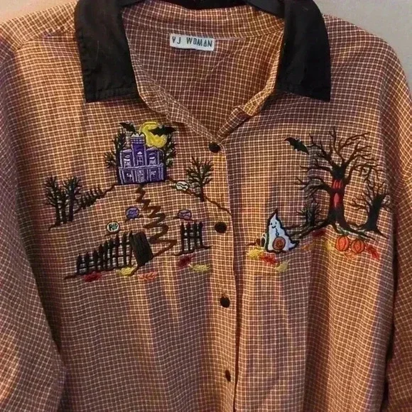 V J Woman, medium (no tag), Halloween theme button up - Picture 3 of 4